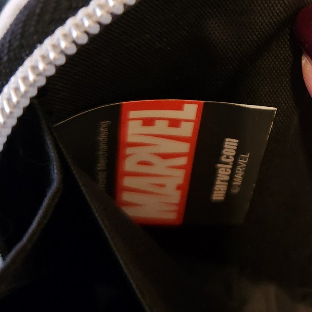 Spider Gwen Wallet NWOT - Picture 3 of 6